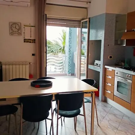 Appartamento Casa Flora A Due Passi Dal Mare